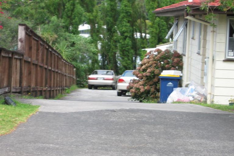 Photo of property in 2/20 Lambrown Drive, Totara Vale, Auckland, 0629