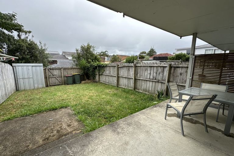 Photo of property in 2/242 Great North Road, Henderson, Auckland, 0612