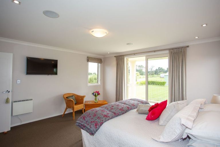 Photo of property in 28 Robert Ross Place, Clendon Park, Auckland, 2103