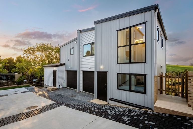 Photo of property in 1/1088 Beach Road, Torbay, Auckland, 0630