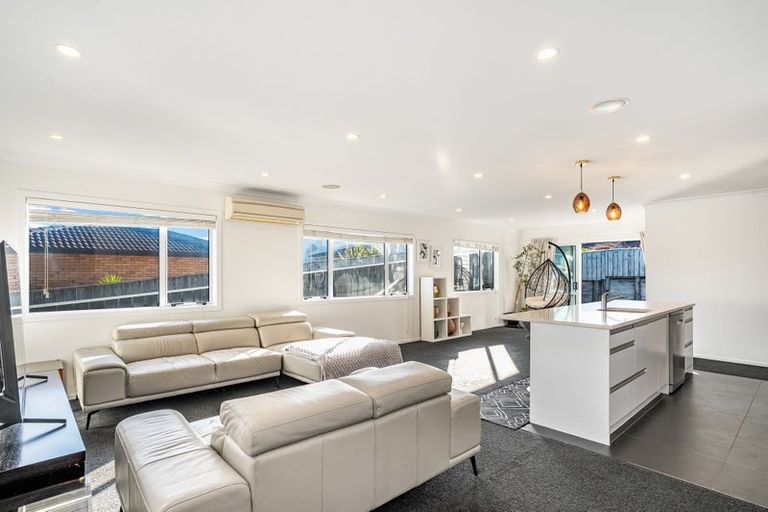 Photo of property in 21 Tasman Close, Aotea, Porirua, 5024