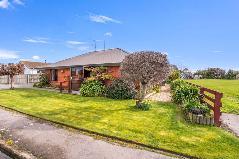 Photo of property in 21b Seadown Crescent, Amberley, 7410