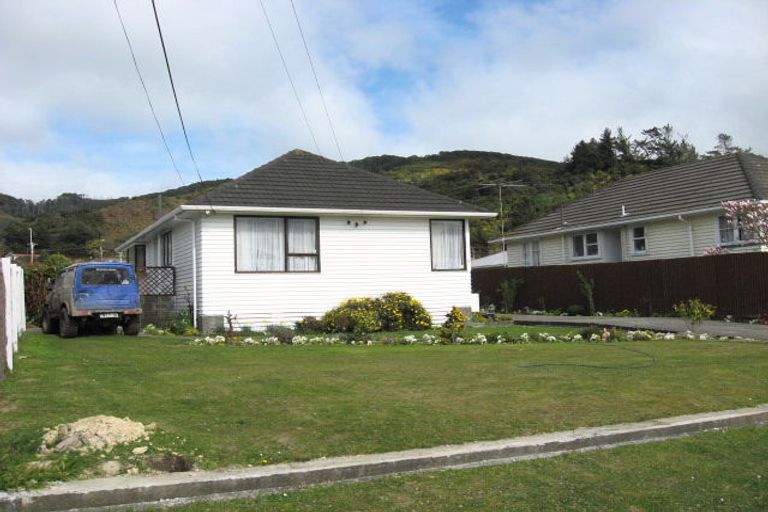 Photo of property in 8 Hinau Grove, Wainuiomata, Lower Hutt, 5014