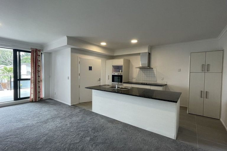 Photo of property in 4/11 Carlos Drive, Flat Bush, Auckland, 2016