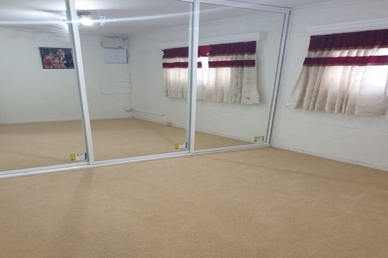 Photo of property in 24 Keegan Drive, Massey, Auckland, 0614