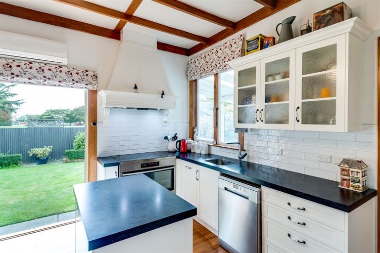 Photo of property in 130 Gloucester Street, Taradale, Napier, 4112