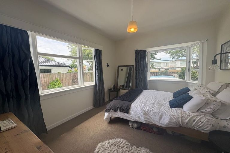 Photo of property in 39 Straven Road, Riccarton, Christchurch, 8011