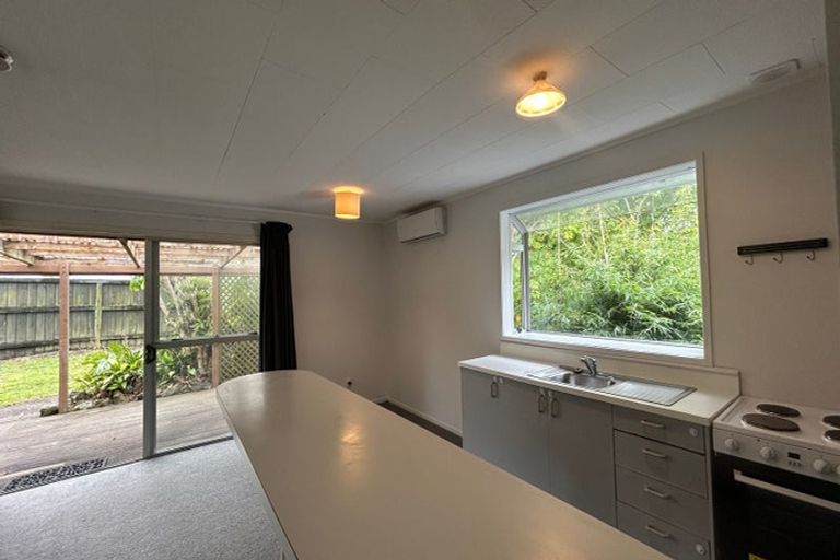Photo of property in 121 Oreil Avenue, West Harbour, Auckland, 0618