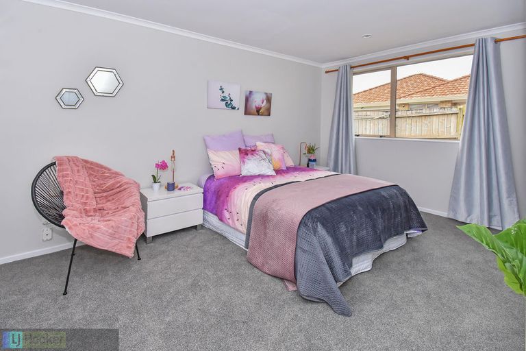 Photo of property in 26 Piriti Place, Weymouth, Auckland, 2103