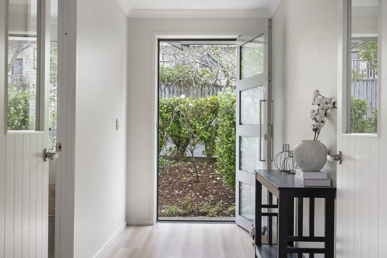 Photo of property in 5 Tee Point, Red Beach, 0932