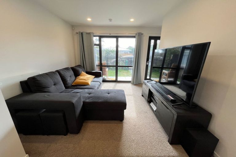 Photo of property in 1/2 Stokes Avenue, Te Atatu Peninsula, Auckland, 0610