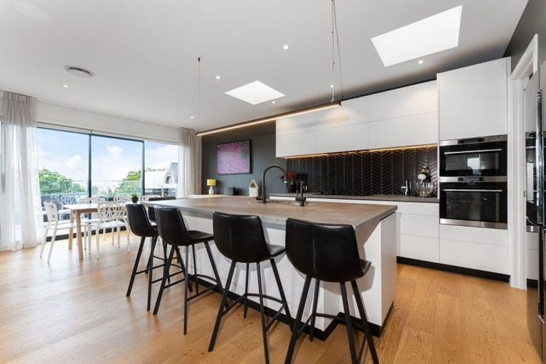 Photo of property in 50 Parr Terrace, Castor Bay, Auckland, 0620