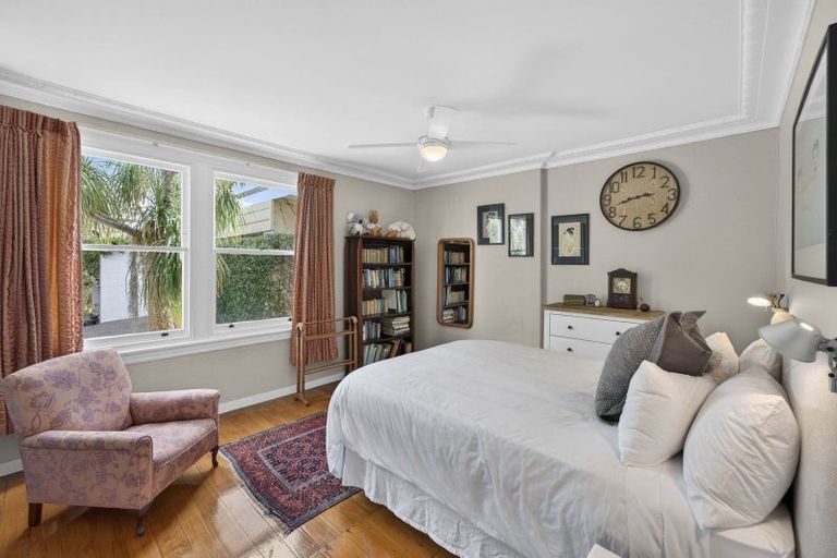 Photo of property in 120 Vauxhall Road, Narrow Neck, Auckland, 0624