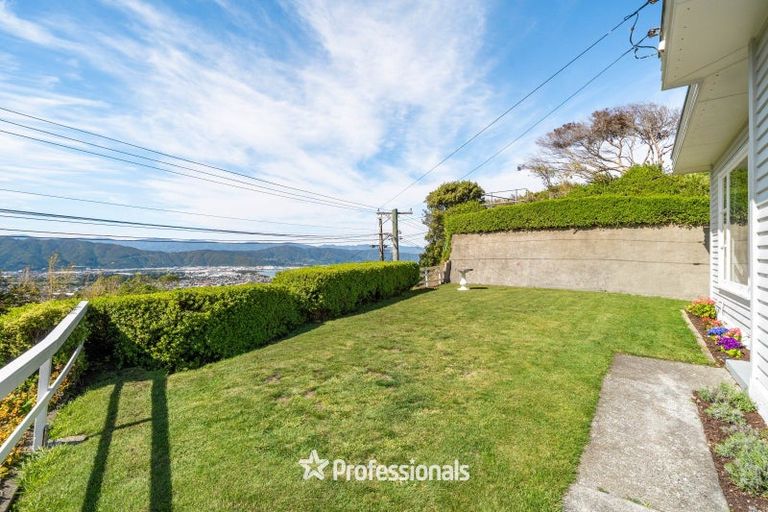 Photo of property in 17 Maungaraki Road, Korokoro, Lower Hutt, 5012
