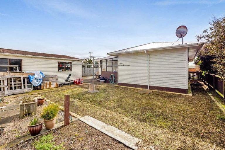Photo of property in 27 Pacey Avenue, Hawera, 4610