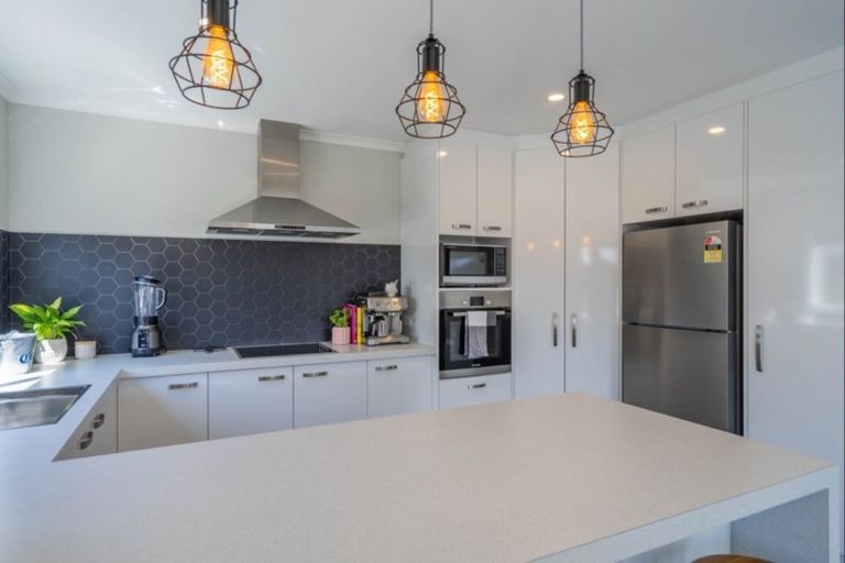 Photo of property in 4 Mahia Lane, Waikanae, 5036