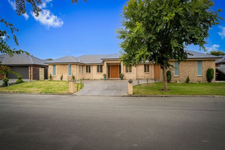 Photo of property in 12 Mataroa Place, Parklands, Christchurch, 8083