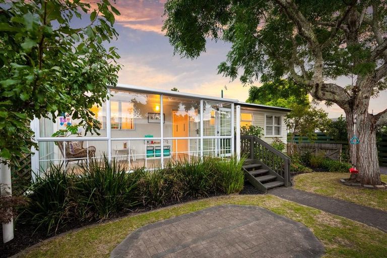 Photo of property in 19 Brennan Avenue, Te Atatu Peninsula, Auckland, 0610