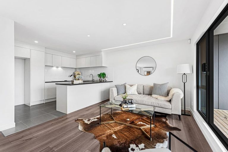 Photo of property in 2/49 Northboro Road, Belmont, Auckland, 0622