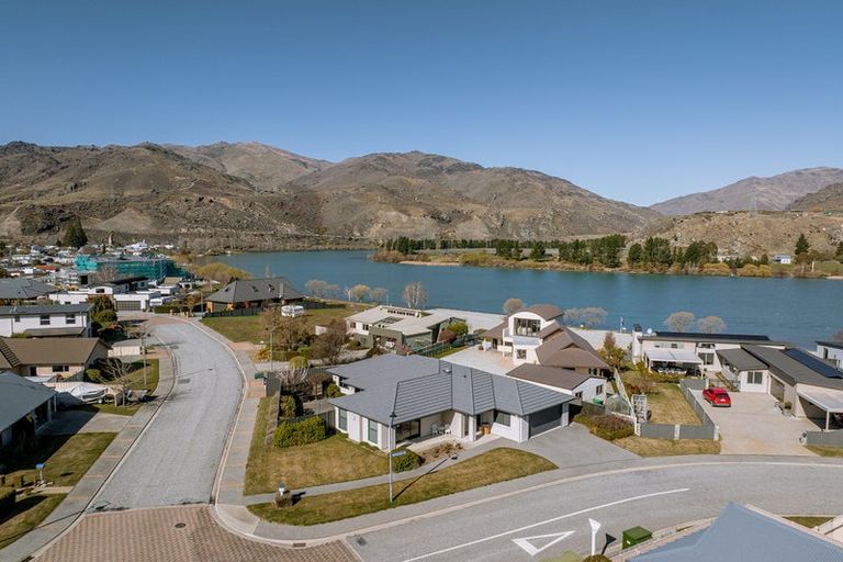 Photo of property in 28 Matthews Crescent, Cromwell, 9310