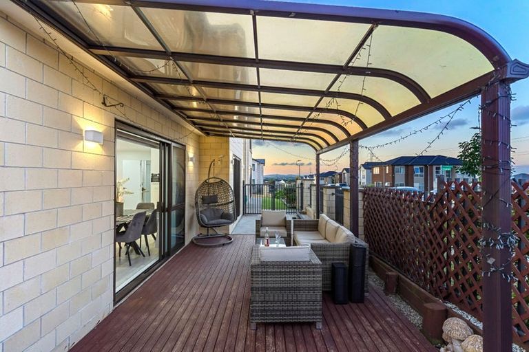 Photo of property in 76 Drumbuoy Drive, Flat Bush, Auckland, 2019