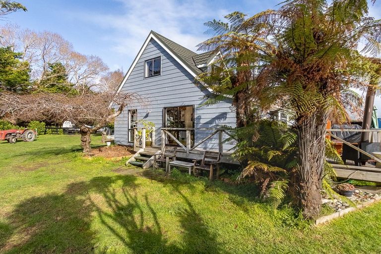 Photo of property in 323 Mazengarb Road, Paraparaumu, 5032