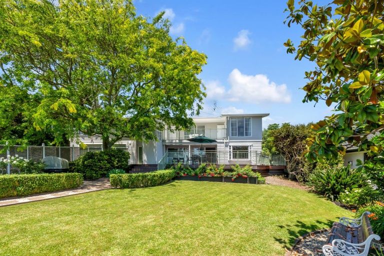 Photo of property in 4 Liston Crescent, Cockle Bay, Auckland, 2014