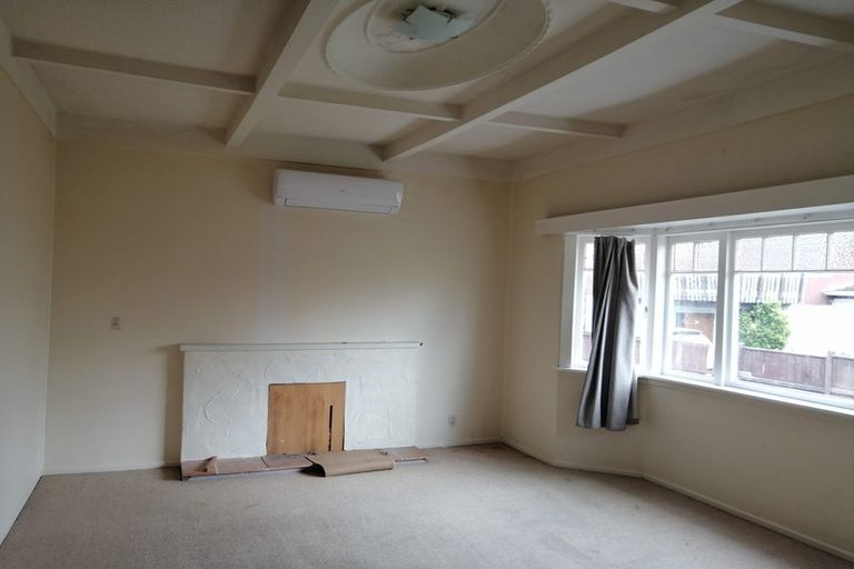 Photo of property in 3170 Great North Road, New Lynn, Auckland, 0600