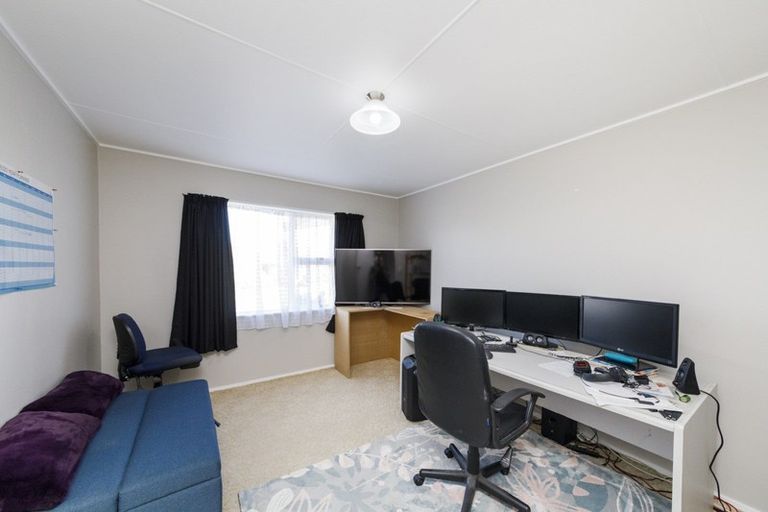 Photo of property in 1 Calder Place, Feilding, 4702