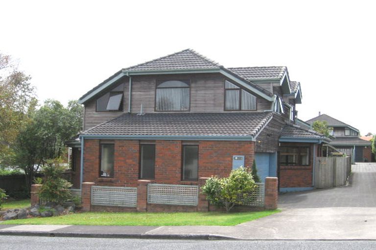 Photo of property in 2/11 Richards Avenue, Forrest Hill, Auckland, 0620