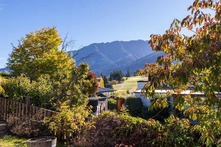 Photo of property in 75 Cedar Drive, Kelvin Heights, Queenstown, 9300