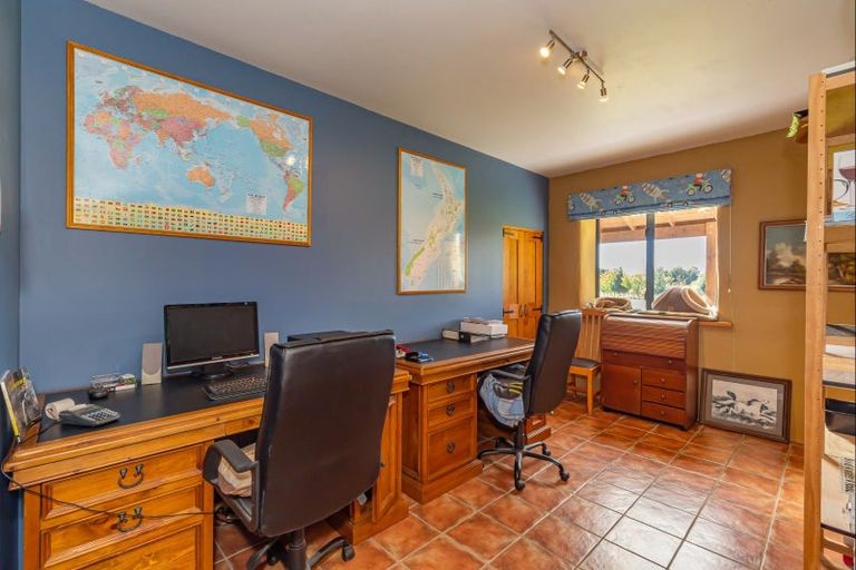 Photo of property in 100 Waihou Road, Levin, 5571