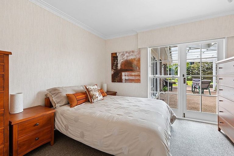 Photo of property in 71 Merriefield Avenue, Forrest Hill, Auckland, 0620