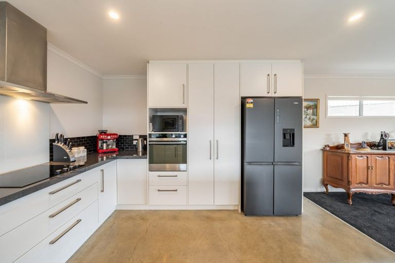 Photo of property in 14 Passchendaele Grove, Trentham, Upper Hutt, 5018