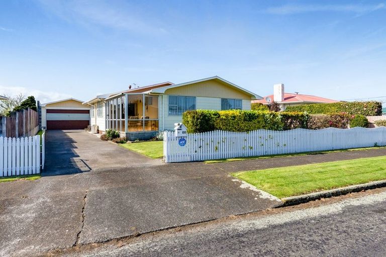 Photo of property in 25 Mcguire Street, Hawera, 4610