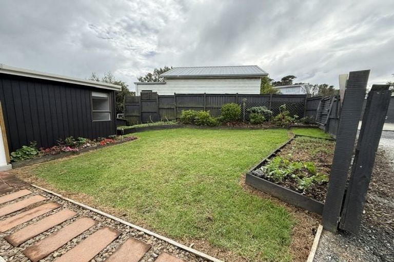 Photo of property in 5 Bush Point Road, Cable Bay, 0420