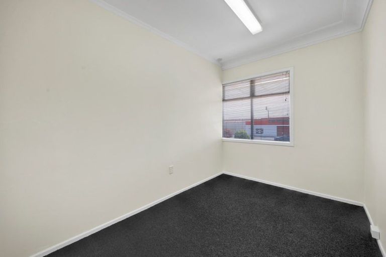 Photo of property in 379 Broadway, Stratford, 4332