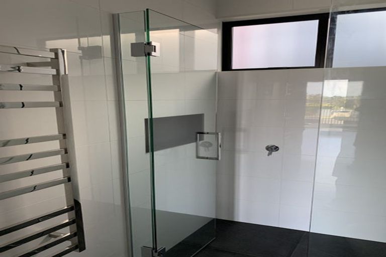 Photo of property in 14 City View Terrace, Birkenhead, Auckland, 0626