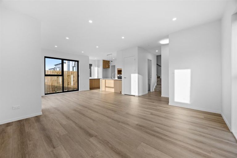 Photo of property in 37 Paina Crescent, Massey, Auckland, 0614