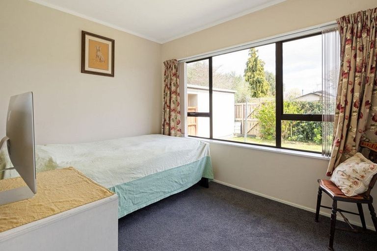 Photo of property in 251 Shakespeare Street, Leamington, Cambridge, 3432