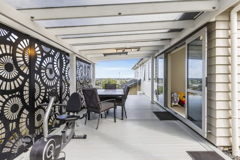 Photo of property in 134 Keri Vista Rise, Papakura, 2110