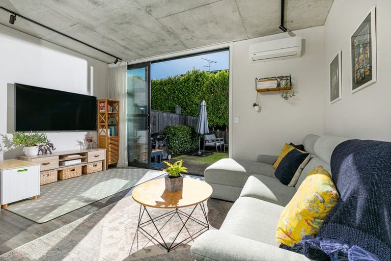 Photo of property in 3/4165 Great North Road, Glen Eden, Auckland, 0602