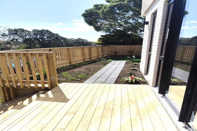Photo of property in 4 Chatsworth Crescent, Pakuranga Heights, Auckland, 2010