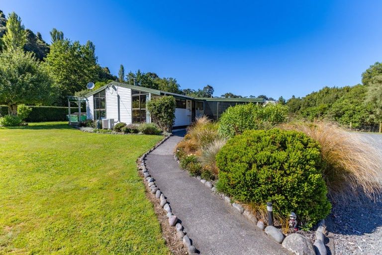 Photo of property in Ruatiti Cottage, 1693 Ruatiti Road, Ruatiti, Raetihi, 4696