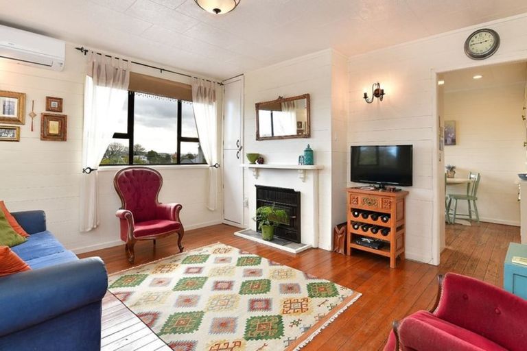 Photo of property in 20 Downer Street, Helensville, 0800