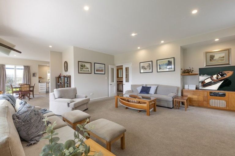 Photo of property in 64 Pohutukawa Parade, Riverhead, 0820