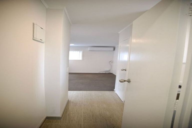 Photo of property in 1a Kiwi Esplanade, Mangere Bridge, Auckland, 2022