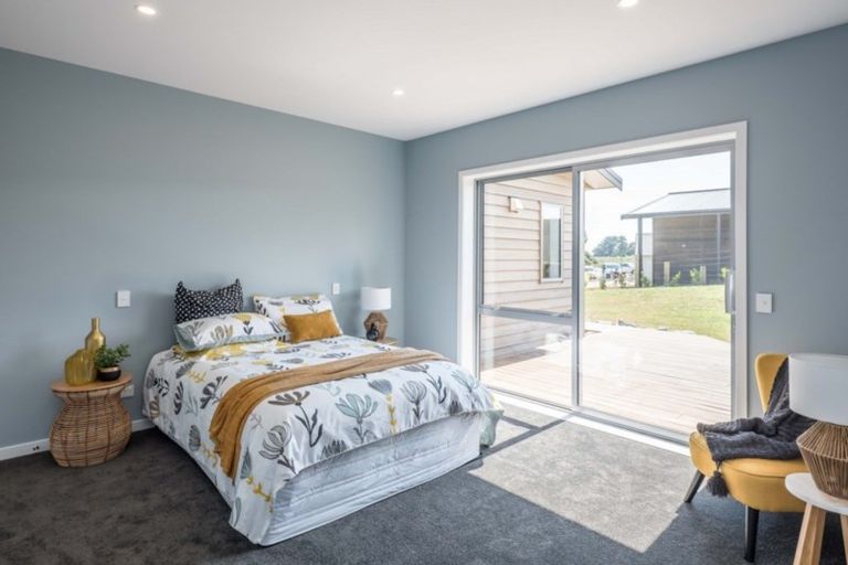 Photo of property in 1 Lamont Place, Waikanae, 5036