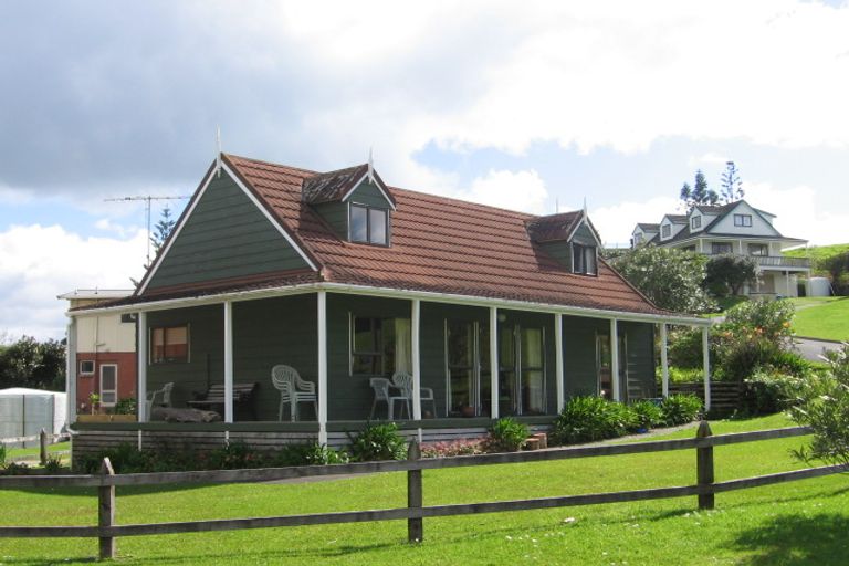 Photo of property in 16 Du Fresne Place, Russell, 0202
