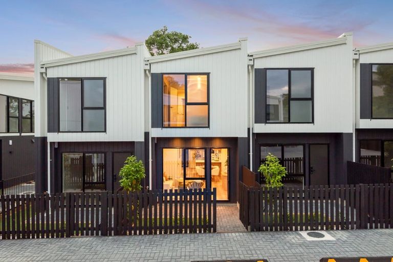 Photo of property in 16-18 Handley Avenue, Narrow Neck, Auckland, 0624